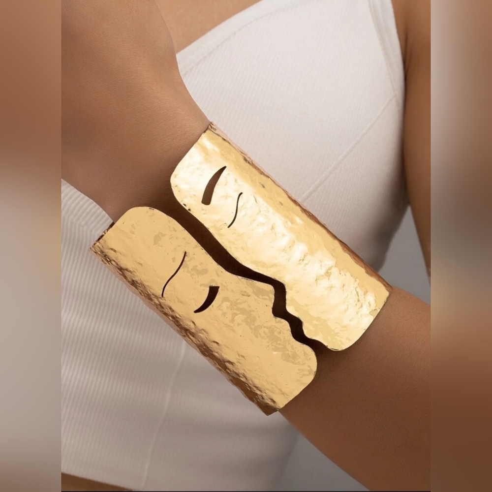 Figure Design Cuff Bangle